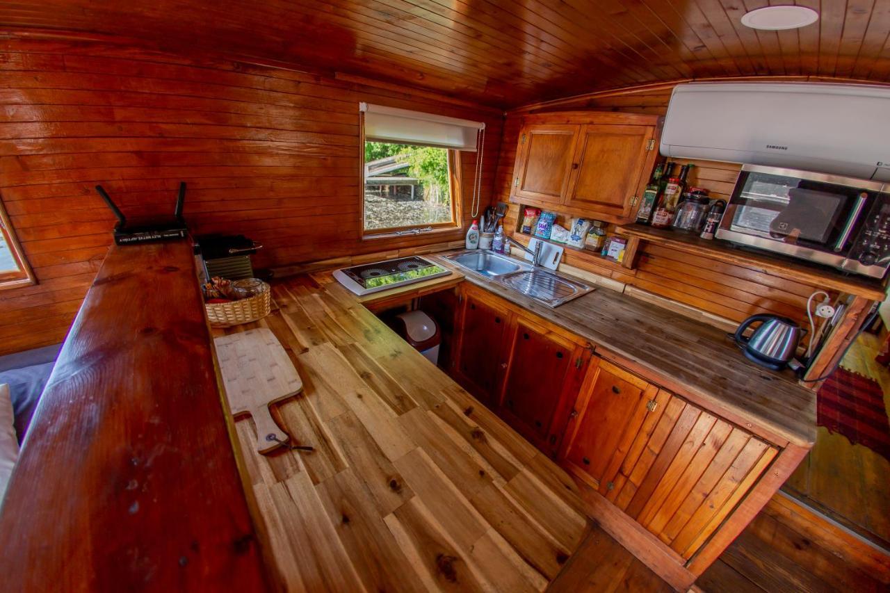 Botel Bay Houseboats 3*