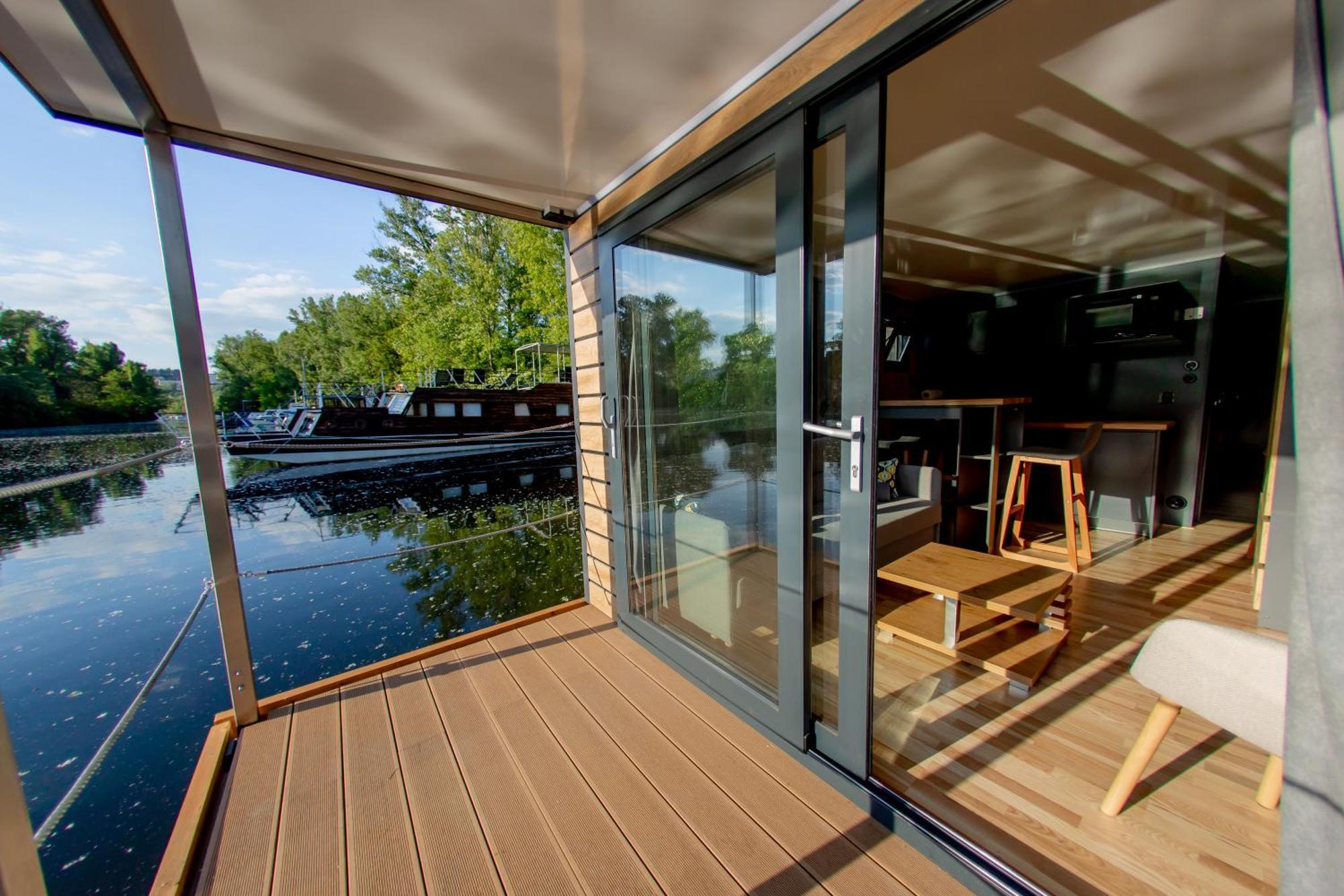 Bay Houseboats 3* Prag