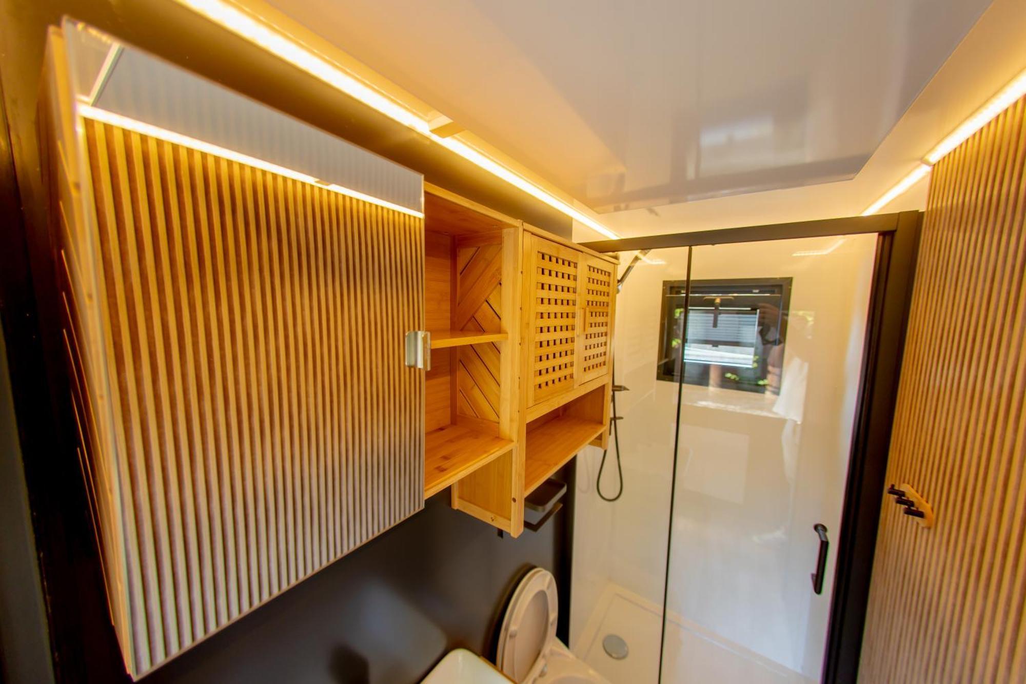 Bay Houseboats Botel