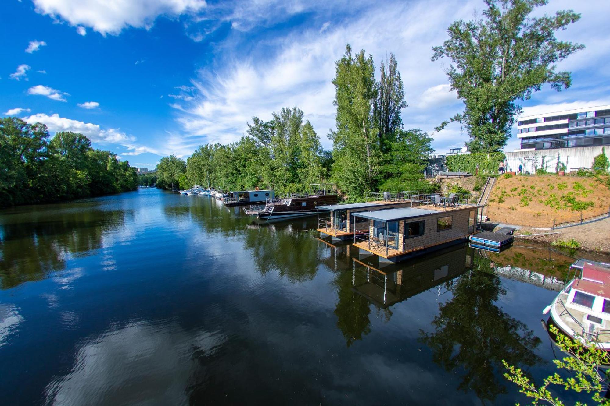 Botel Bay Houseboats