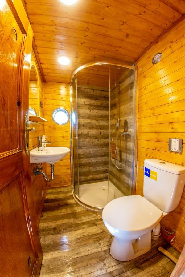 Bay Houseboats 3* Prag