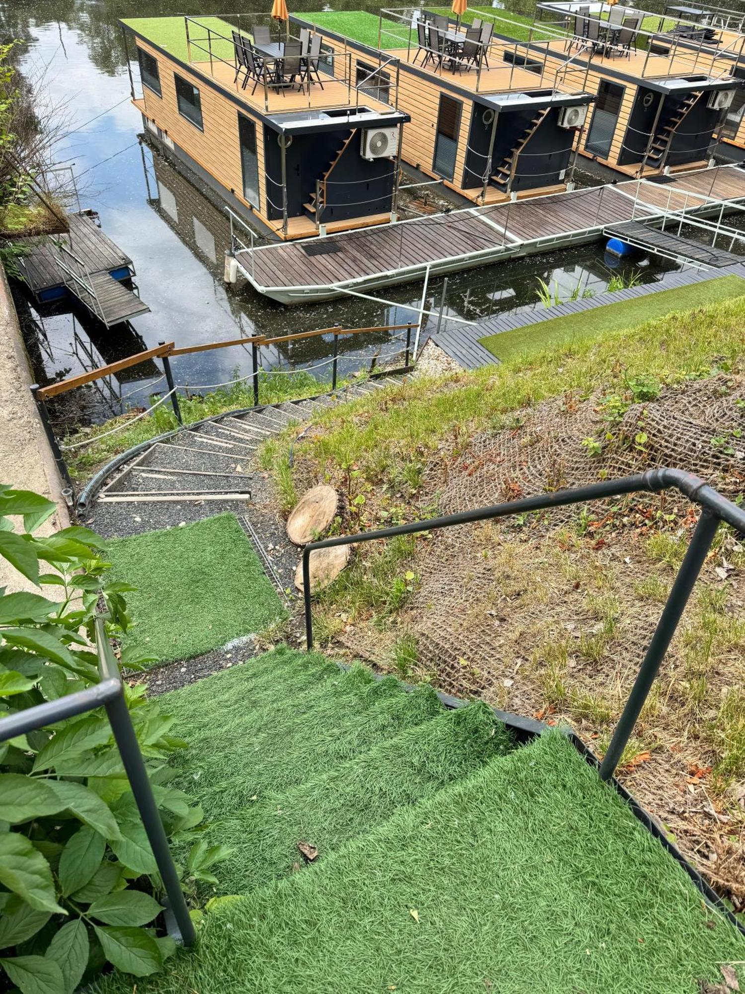 Bay Houseboats 3* Praha