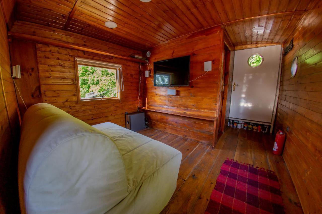 Bay Houseboats Botel 3*