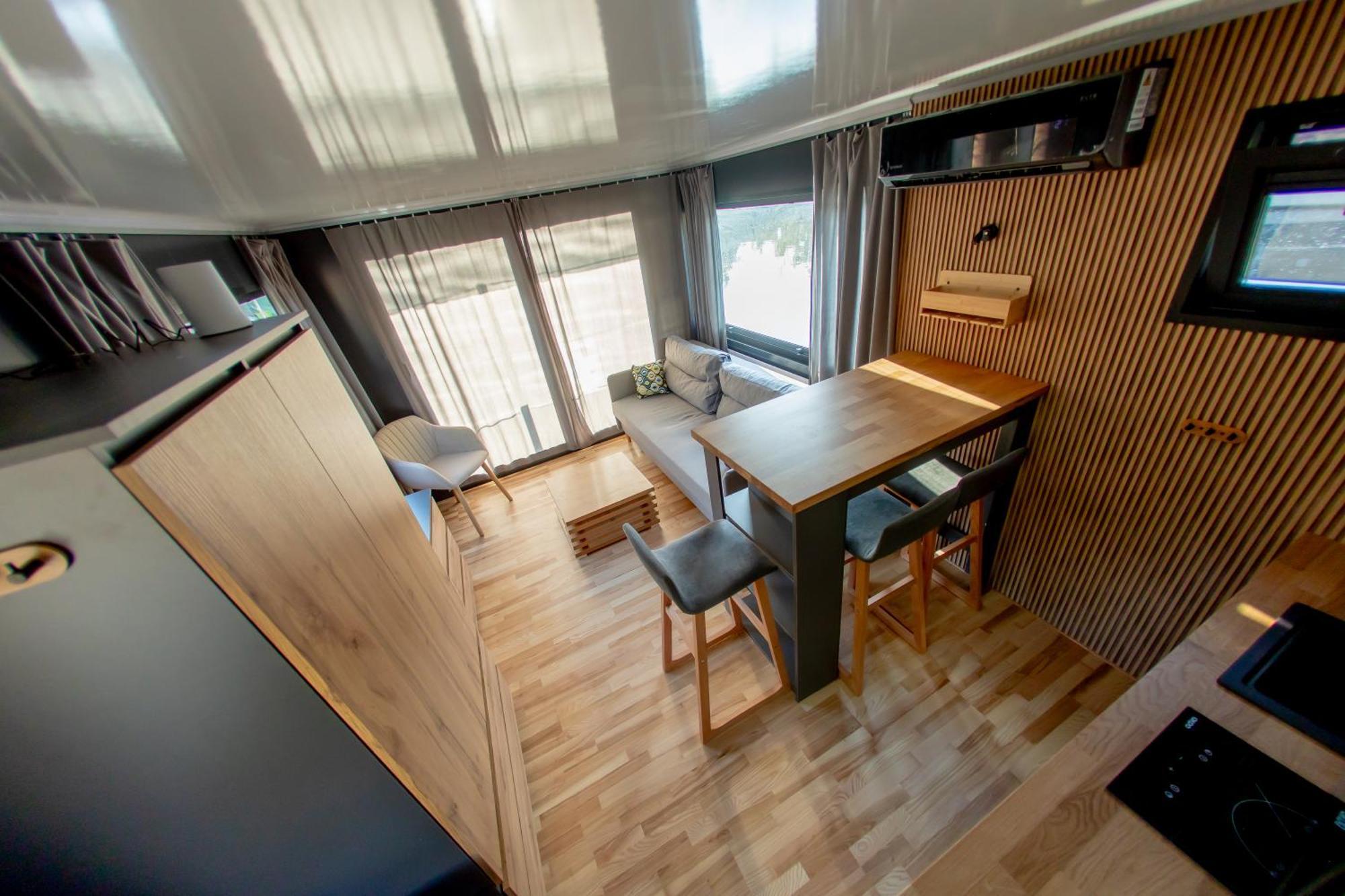 Bay Houseboats Botel Prague
